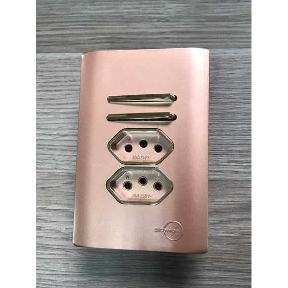 Conjunto Duplo Simples + Tomada Dupla 10A 4x2 - Novara Ouro Rose Gold Conjunto Duplo Simples + Tomada Dupla 10A 4x2 - Novara Ouro Rose Gold